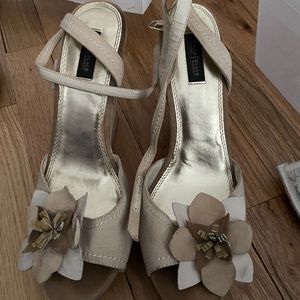 Nude wedges